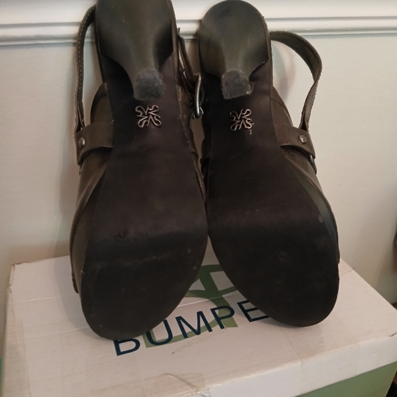 Vera Wang Slingback Sandals - Picture 3 of 3